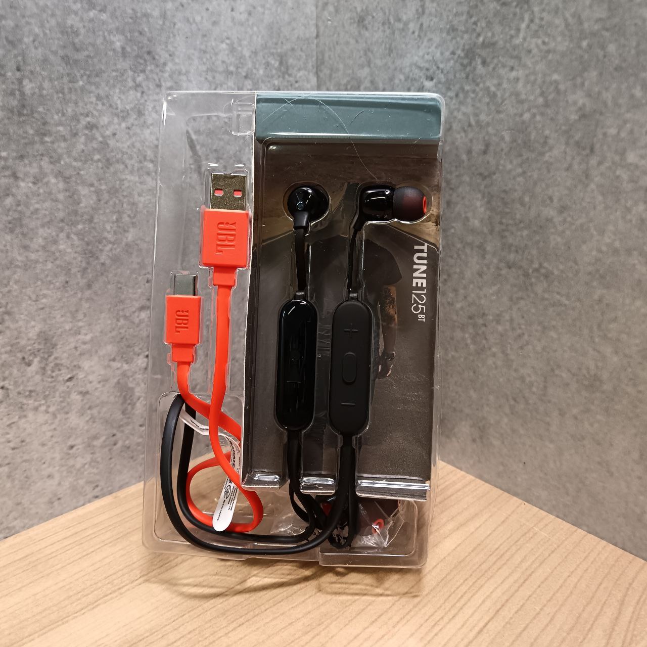 JBL TUNE 125BT, черный Фото 2