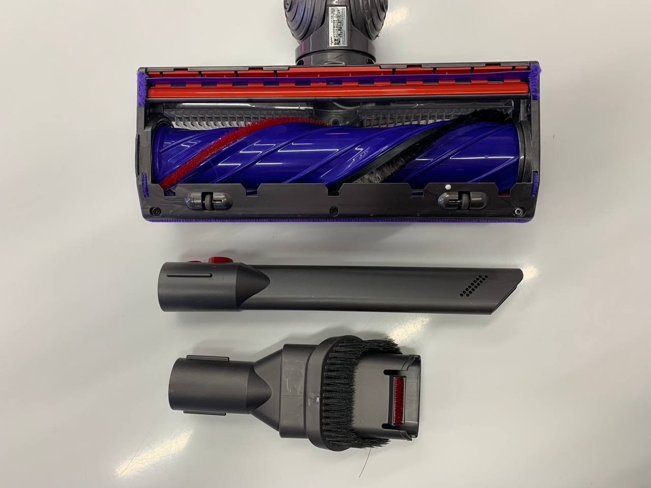 Вертикальный пылесос Dyson V8 Advanced, Silver/Nickel SV25 (UK) Фото 3