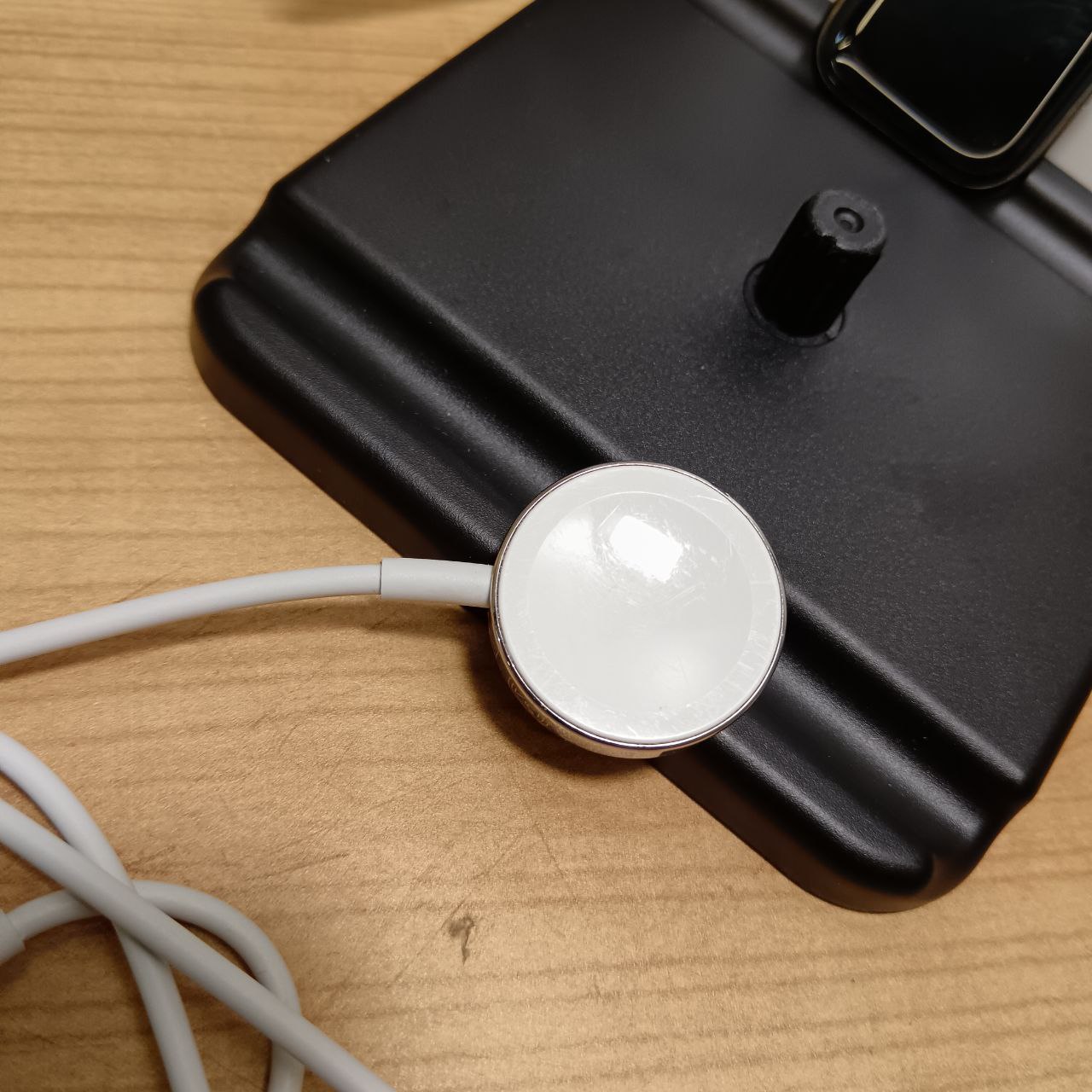 Умные часы Apple Watch Series 6 GPS + Cellular, 40 мм, сталь цвета графит, спортивный ремешок черный Фото 2