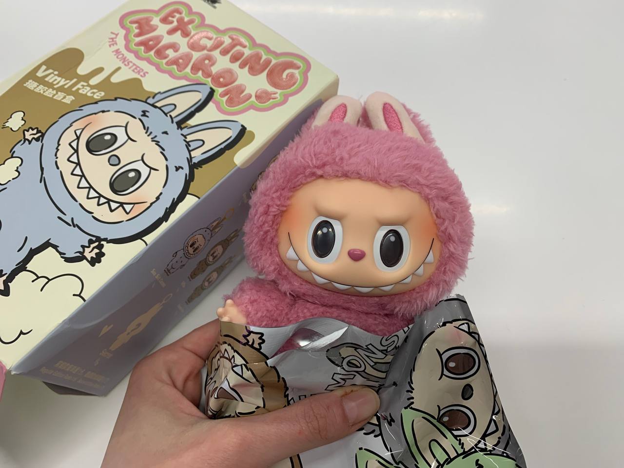 Игрушка Pop Mart Labubu The Monsters "Exciting Macarons" Blind Box (1 штука) Фото 3