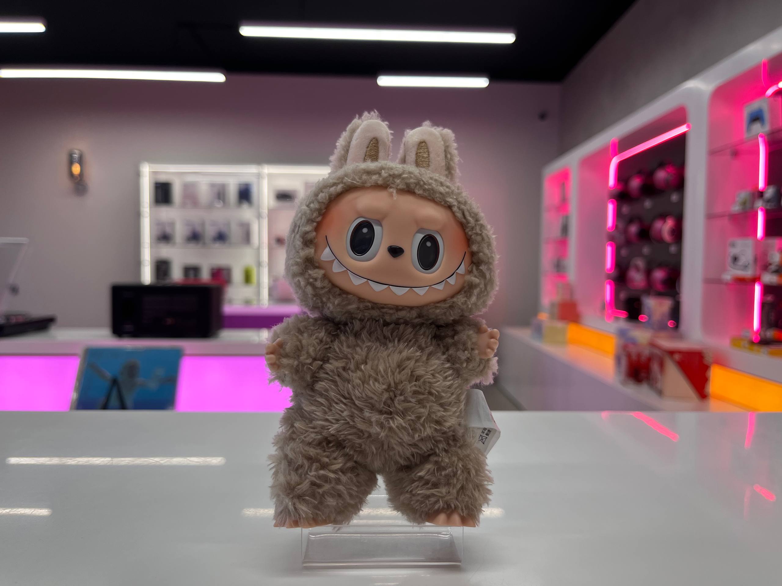 Pop Mart Labubu The Monsters "Exciting Macarons" Blind Box (1 штука), бежевый Фото 1