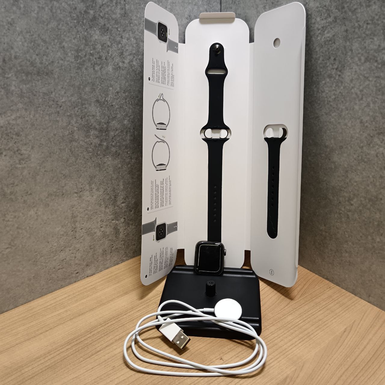 Умные часы Apple Watch Series 6 GPS + Cellular, 40 мм, сталь цвета графит, спортивный ремешок черный Фото 3