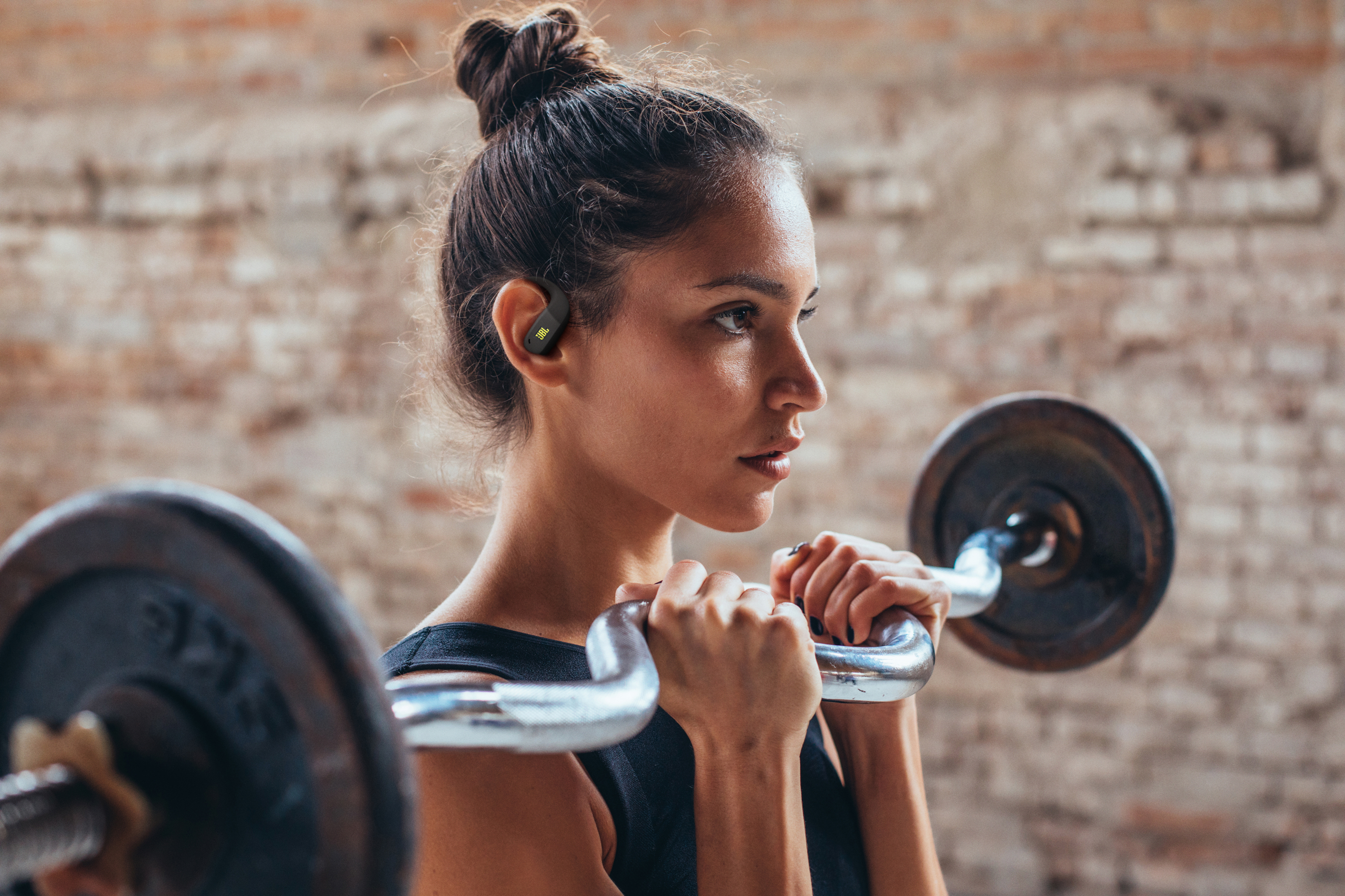 Топ беспроводных наушников с басами в 2025