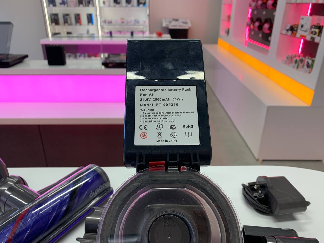 Вертикальный пылесос Dyson V8 Advanced, Silver/Nickel SV25 (UK) Фото 5