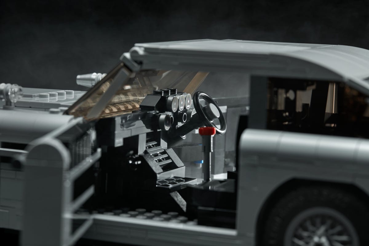 Конструктор LEGO Creator 10262 Джеймс Бонд: Aston Martin DB5 Фото 10