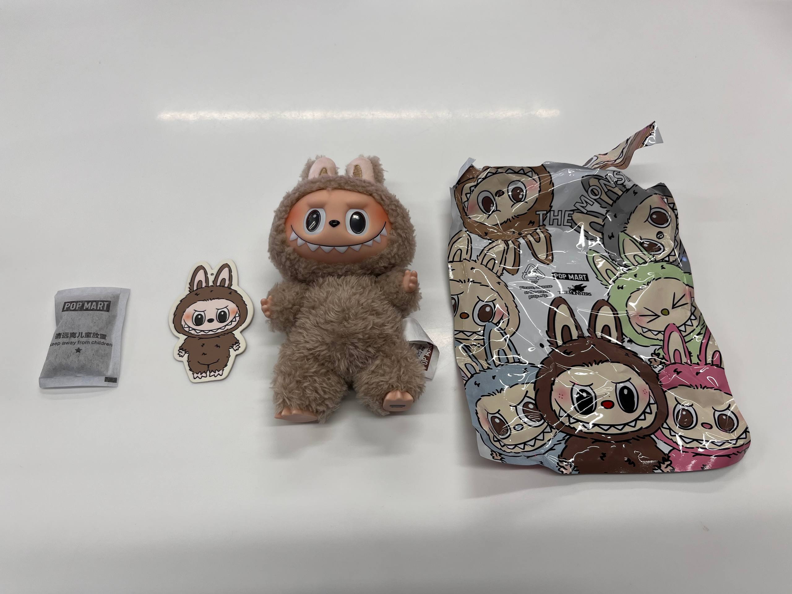 Pop Mart Labubu The Monsters "Exciting Macarons" Blind Box (1 штука), бежевый Фото 3