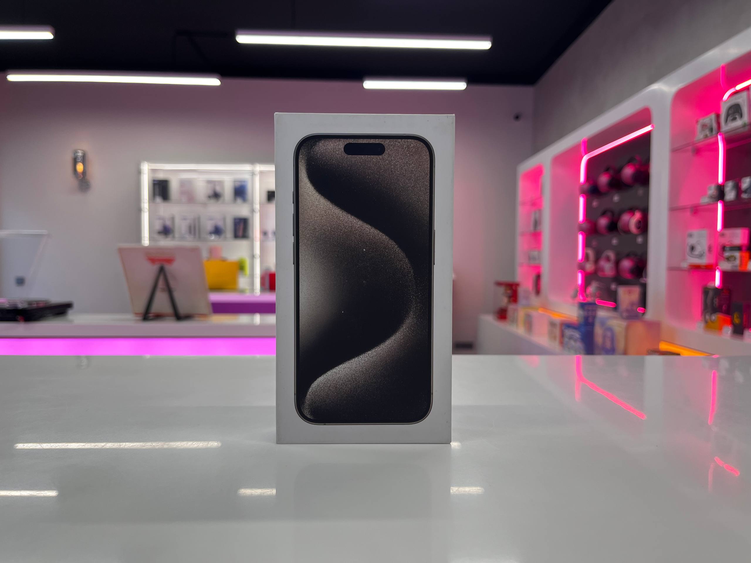 Смартфон Apple iPhone 15 Pro, 512 Гб, 2SIM, «титановый бежевый» Фото 1