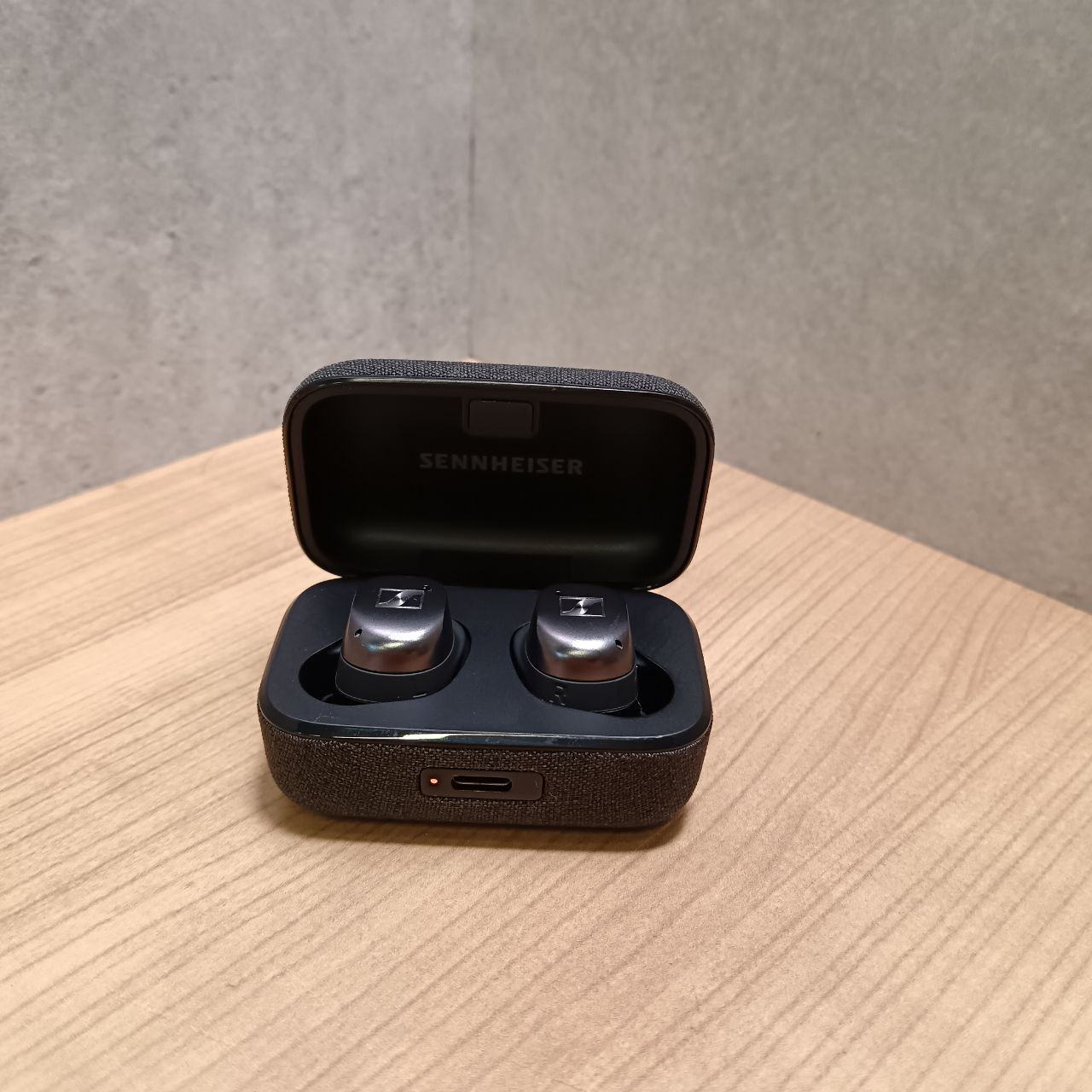 Беспроводные наушники Sennheiser Momentum True Wireless 4, черный Фото 2