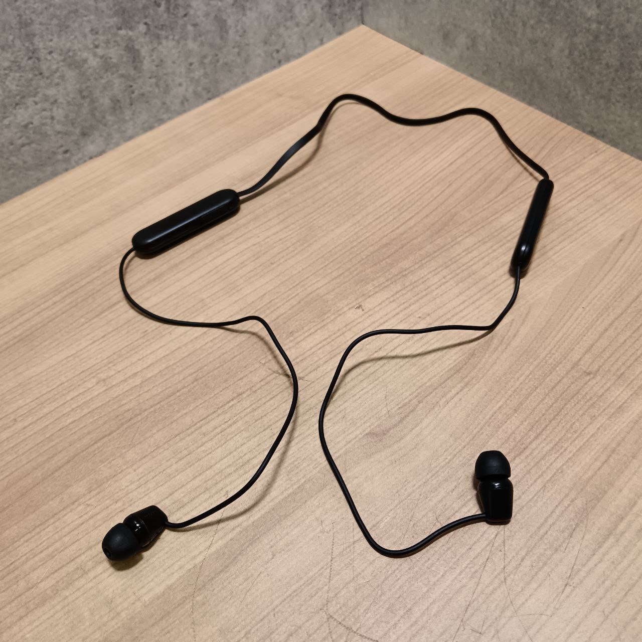 Беспроводные наушники Sony WI-C100, черный Фото 2