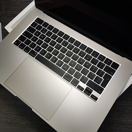 Ноутбук Apple MacBook Air 15" (M3, 8C CPU/10C GPU, 2024), 8 ГБ, 256 ГБ SSD, «сияющая звезда» Фото 5