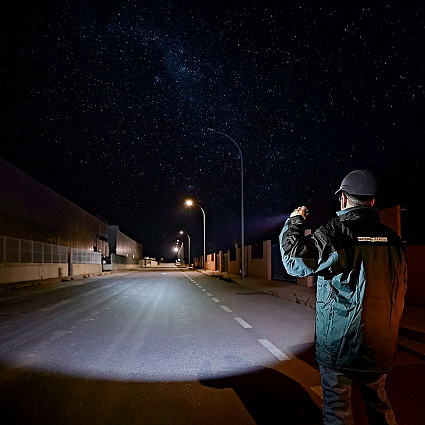 Фонарь Fenix WF26R, черный Фото 9