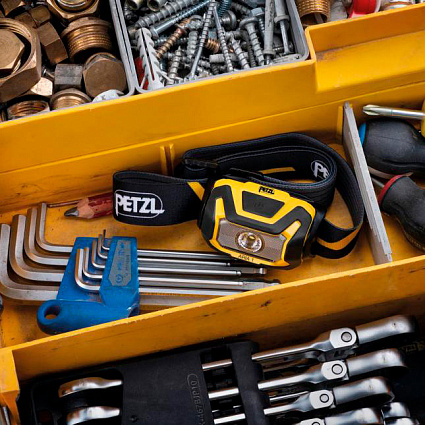 Налобный фонарь Petzl Aria 2, черный/желтый Фото 3