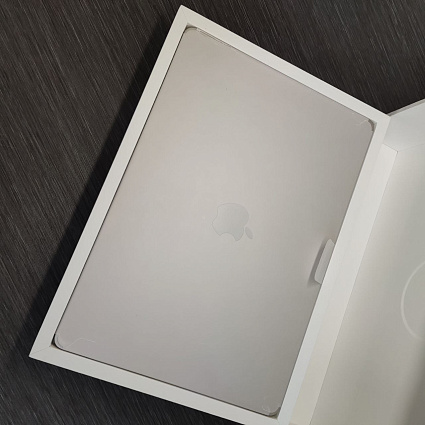 Ноутбук Apple MacBook Air 15" (M3, 8C CPU/10C GPU, 2024), 8 ГБ, 256 ГБ SSD, «сияющая звезда» Фото 3