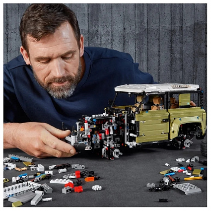 Конструктор LEGO Technic 42110 Land Rover Defender Фото 8