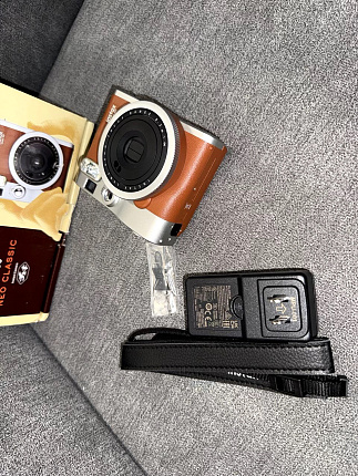 Fujifilm Instax Mini 90 Neo Сlassic, коричневый Фото 3
