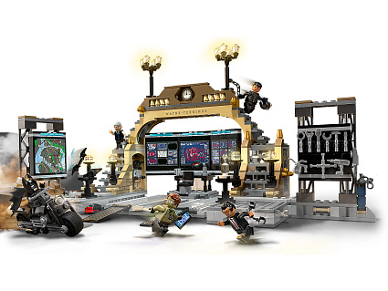 Конструктор LEGO Super Heroes 76183 Бэтпещера: схватка с Загадочником Фото 8